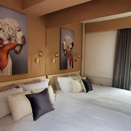 Station Apartment, Location In *