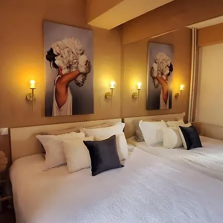 Station Apartment, Location In * スコピエ