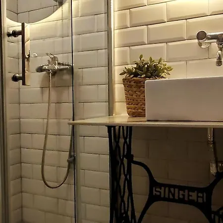 Station Apartment, Location In *