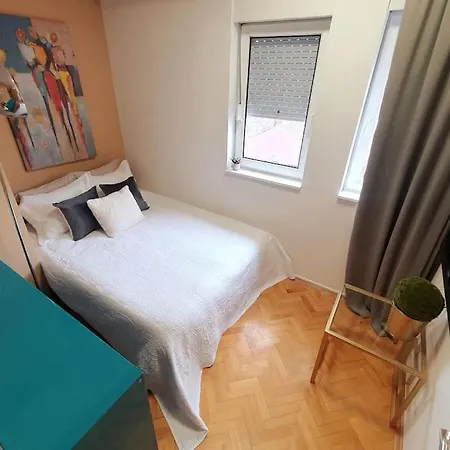 Station Apartment, Location In *