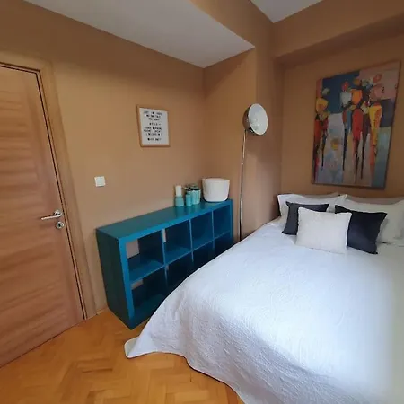 Station Apartment, Location In アパート