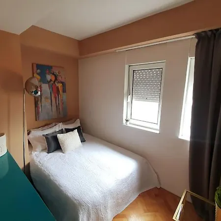 アパート Station Apartment, Location In *