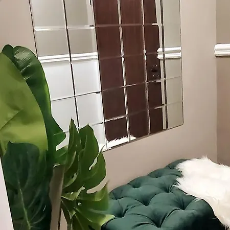 Apartment Station Apartment, Location In *