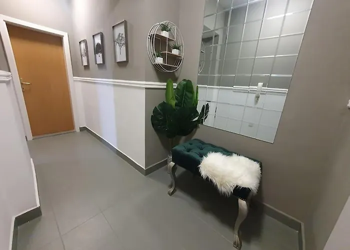 Апартаменти Station Apartment, Location In