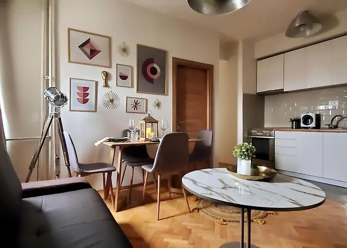 Апартаменти Station Apartment, Location In