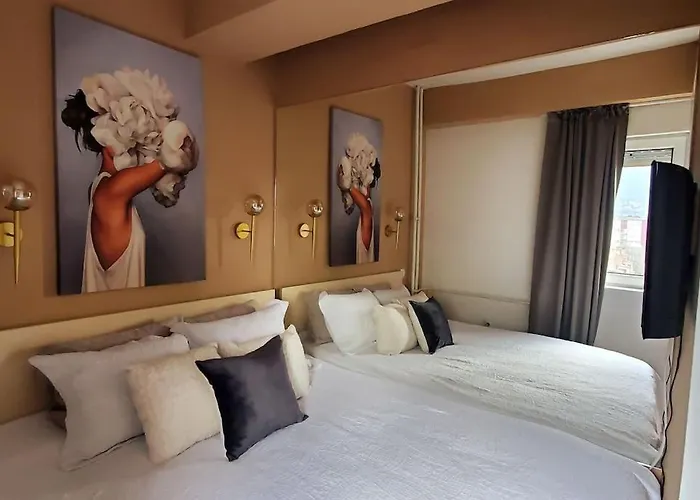 Station Apartment, Location In *