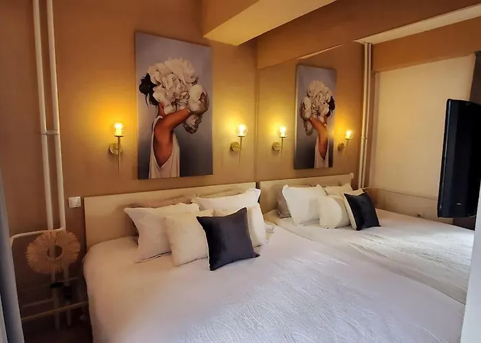 Station Apartment, Location In * Скоп'є