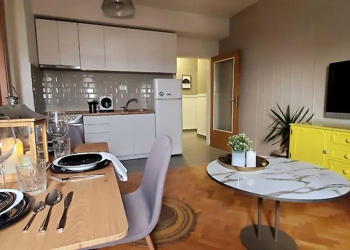 Station Apartment, Location In *