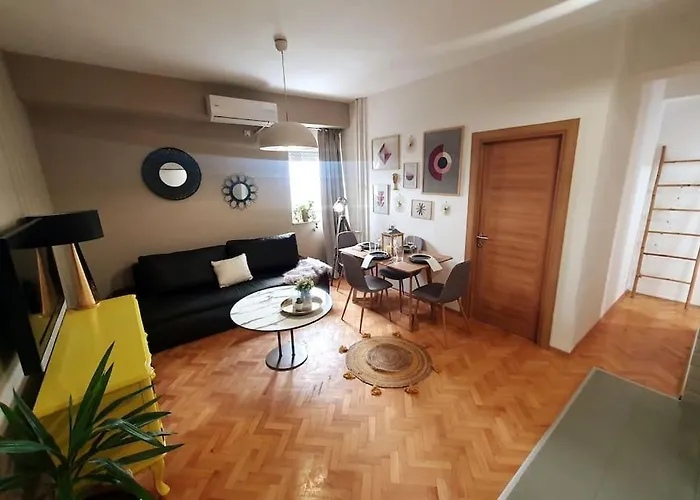 Station Apartment, Location In Скоп'є